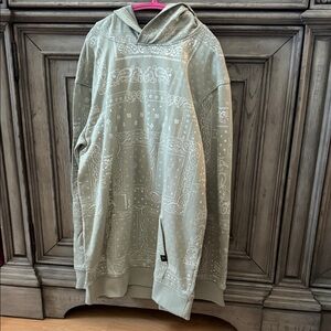 Men's Green Patterned Sweater Girls Size 8/10